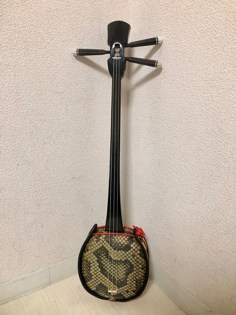 k*k様 小ぶりの三線　全長70cm 珍品？　沖縄楽器