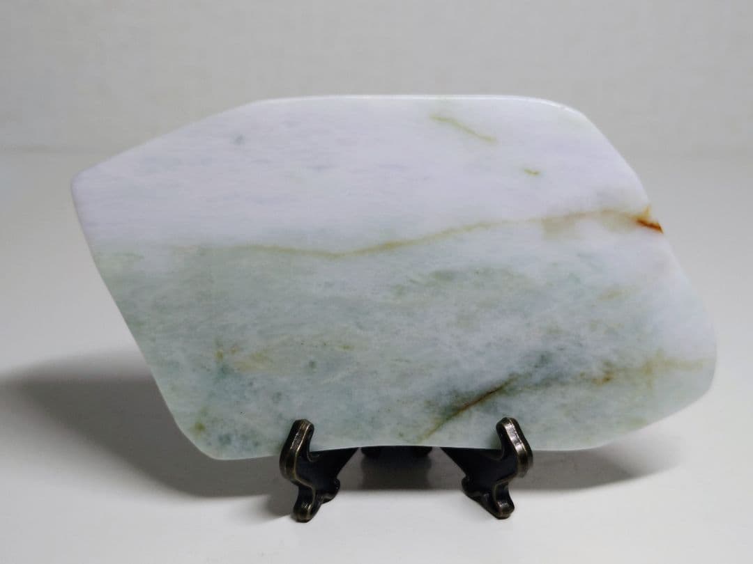 ラベ緑 282g 翡翠 ヒスイ 原石 鑑賞石 自然石 誕生石 鉱物 鉱石 水石