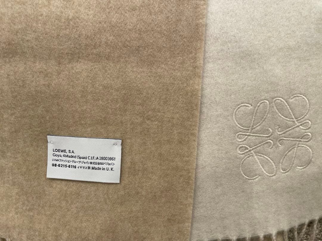 【もも】　ロエベ バイカラーマフラー