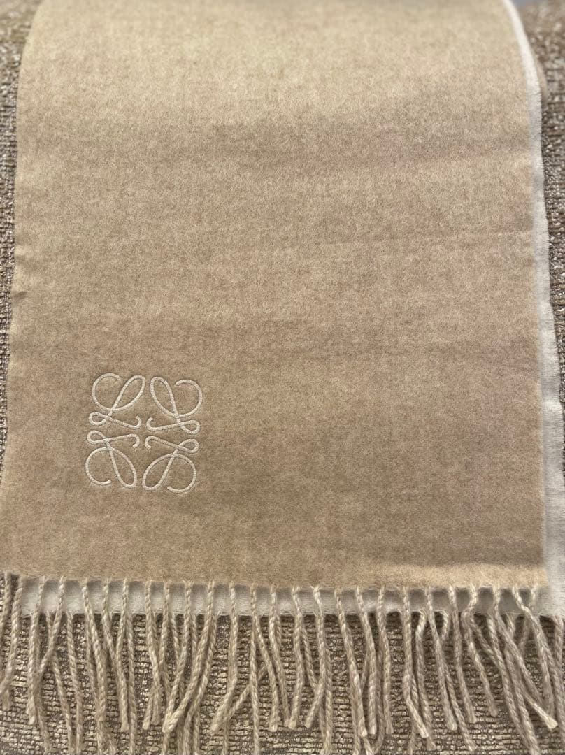 【もも】　ロエベ バイカラーマフラー