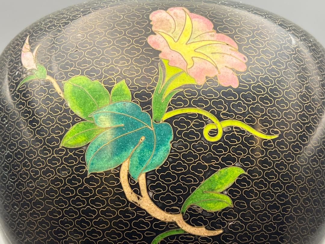 黒エナメル七宝焼き　真鍮製　大花瓶　花蝶図　重量約1996g　中国美術品