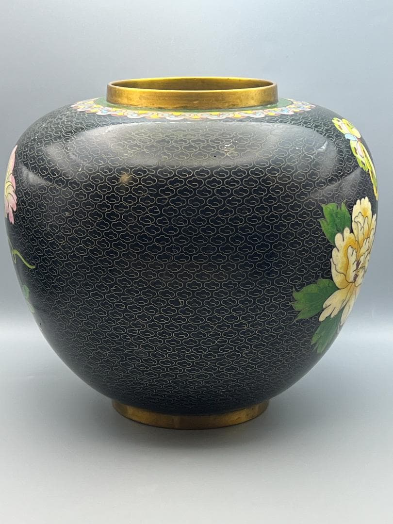 黒エナメル七宝焼き　真鍮製　大花瓶　花蝶図　重量約1996g　中国美術品