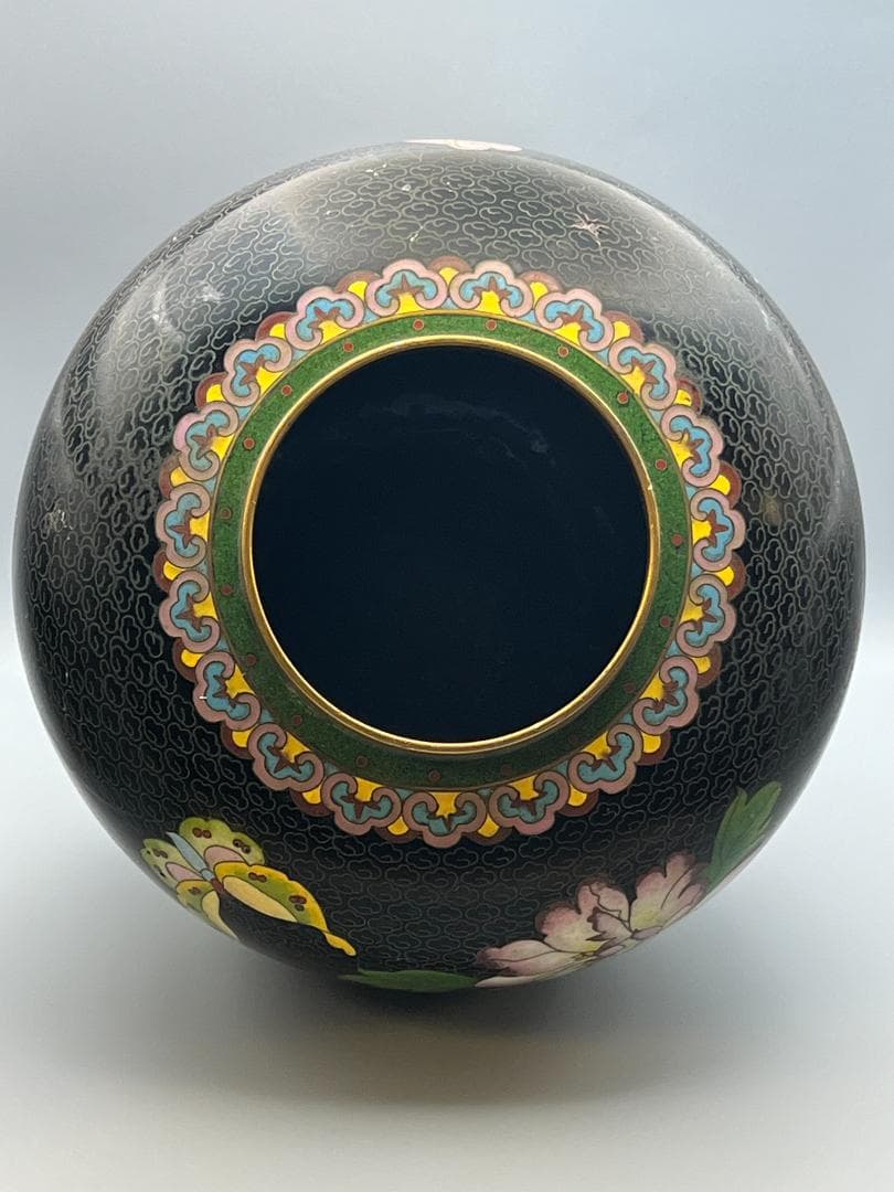 黒エナメル七宝焼き　真鍮製　大花瓶　花蝶図　重量約1996g　中国美術品