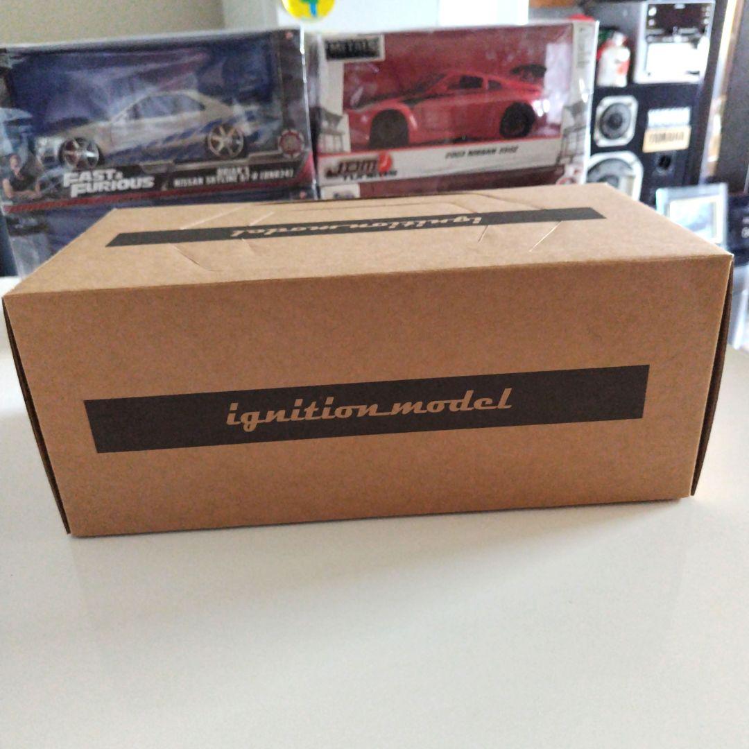 イグニッションモデル　1/18 日産フェアレディZ S30 メタリックレッド
