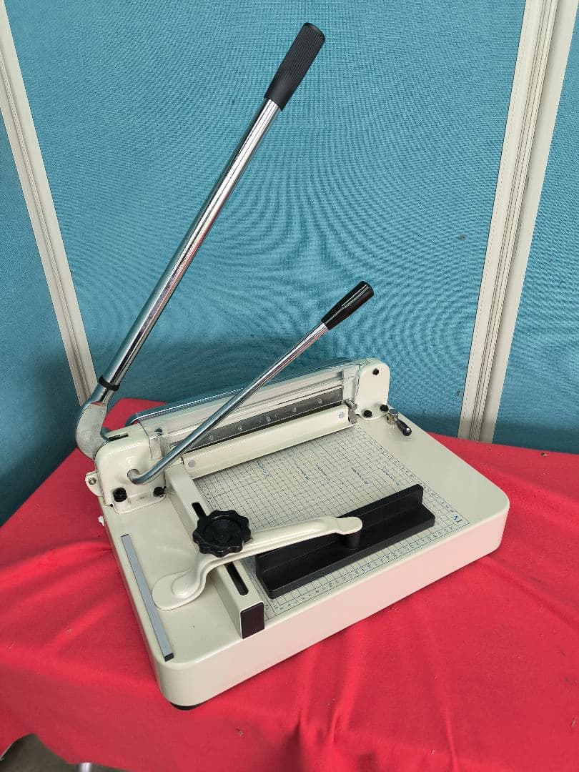 業務用　プロ用　　強力 改良型裁断機　ペーパーカッター A4 重型 　868A4