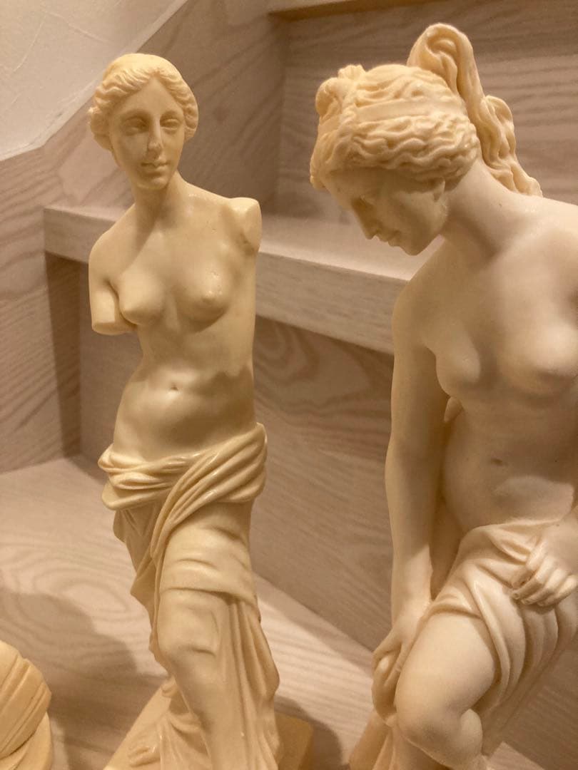 アイボリー　イタリア　女性像彫刻3体セット