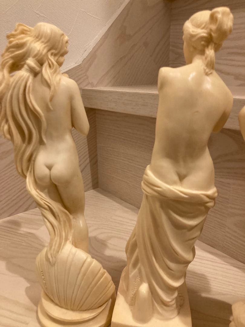 アイボリー　イタリア　女性像彫刻3体セット