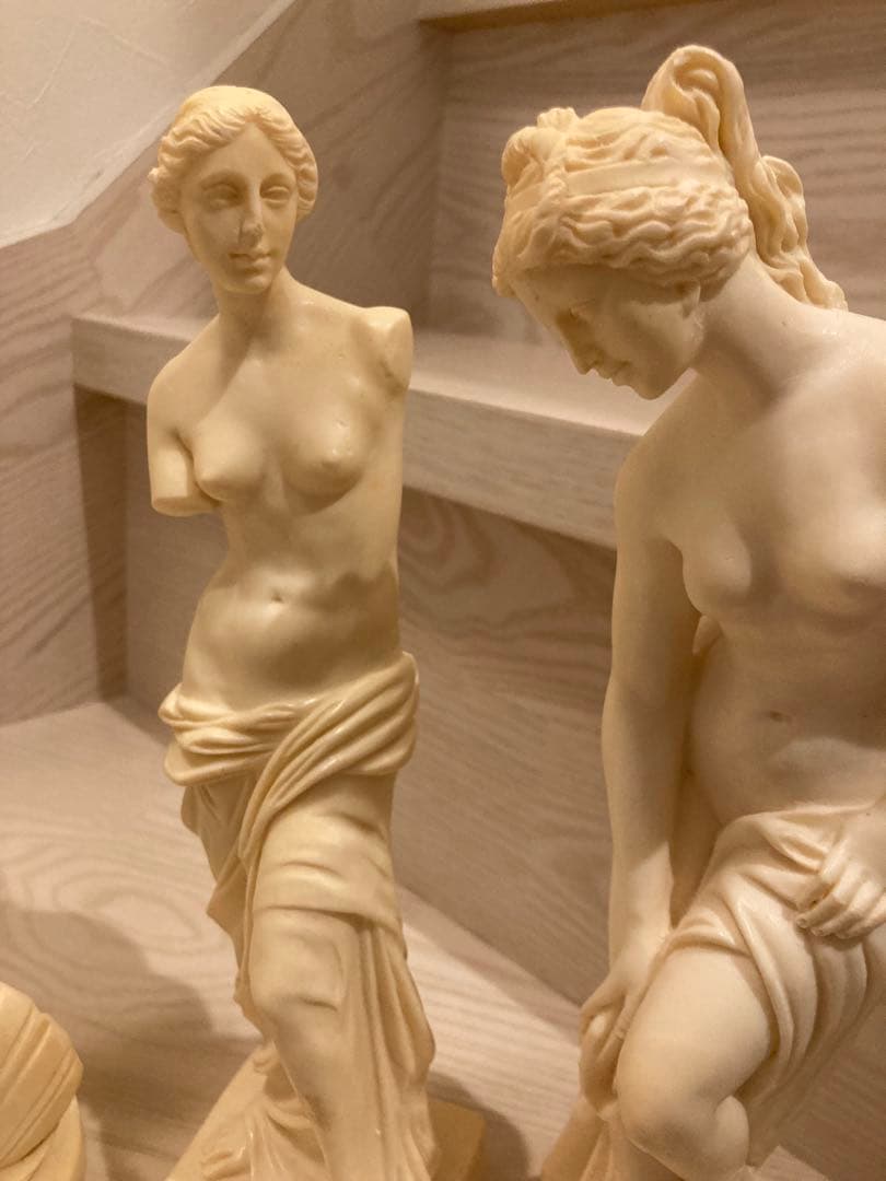 アイボリー　イタリア　女性像彫刻3体セット