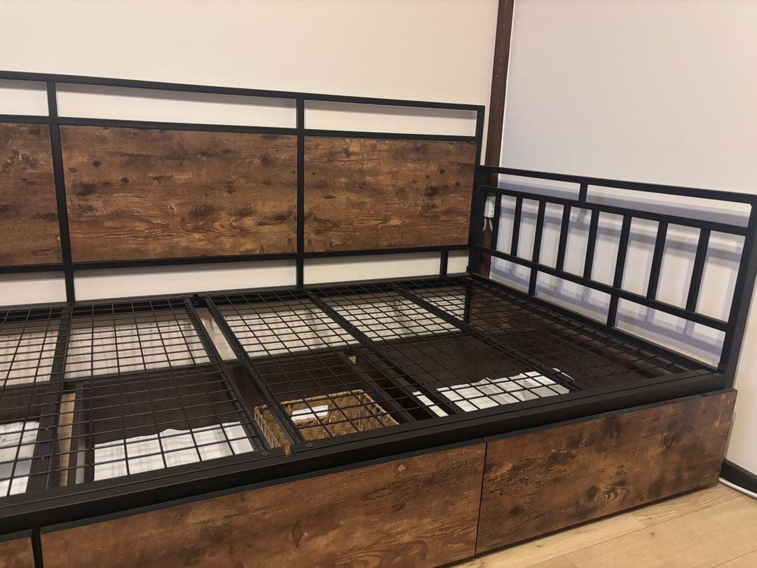 ふぁーちゃん限定　　ニトリ　木製シングルベッドフレーム 引き出し付き