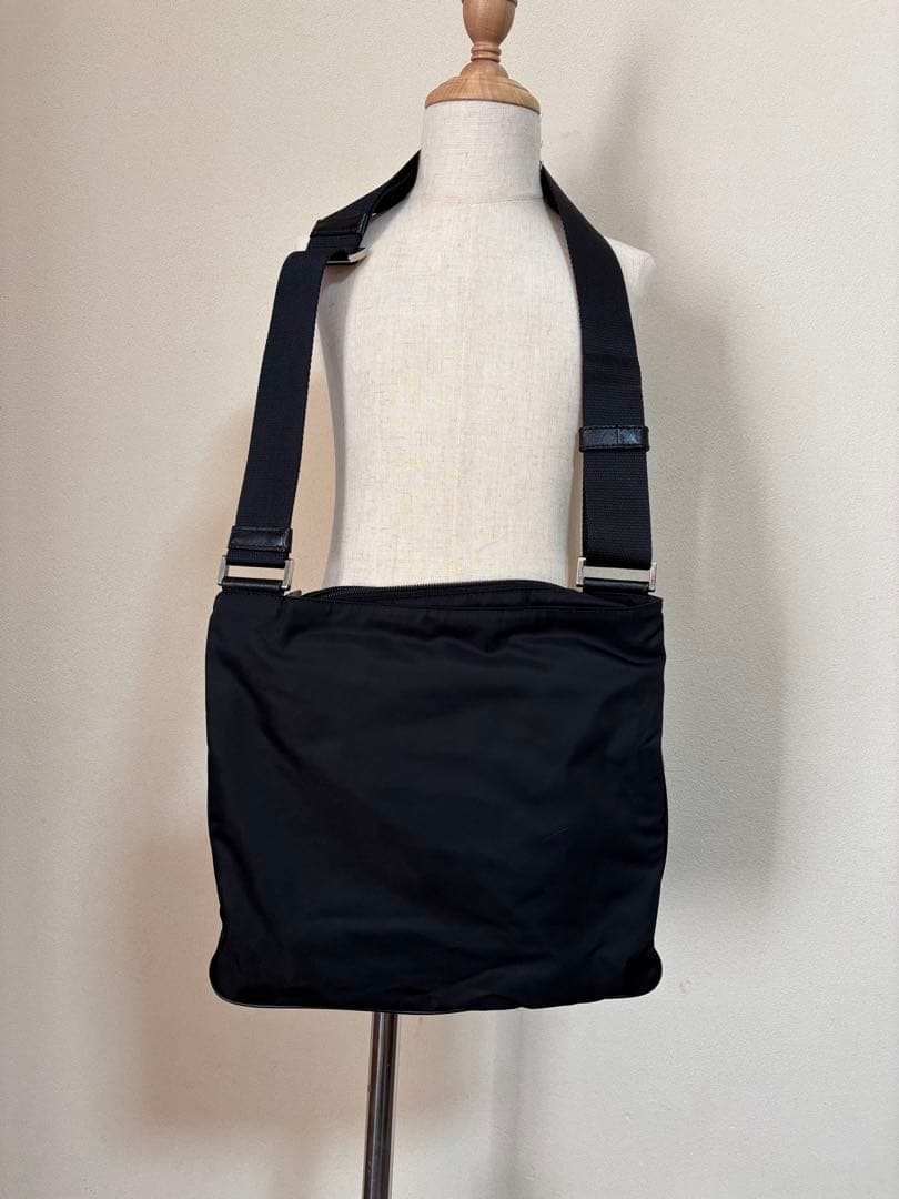 PRADA 真正性証明書カード付 ナイロン ブラック ショルダーバッグ