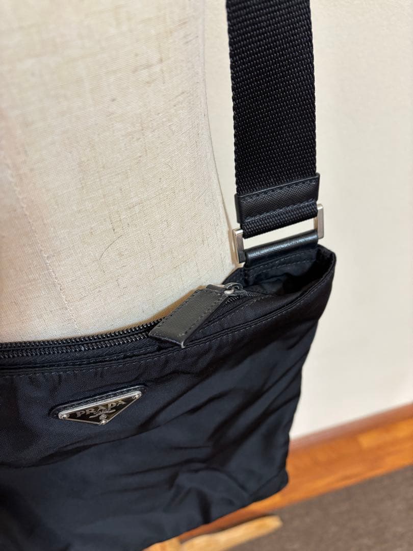 PRADA 真正性証明書カード付 ナイロン ブラック ショルダーバッグ