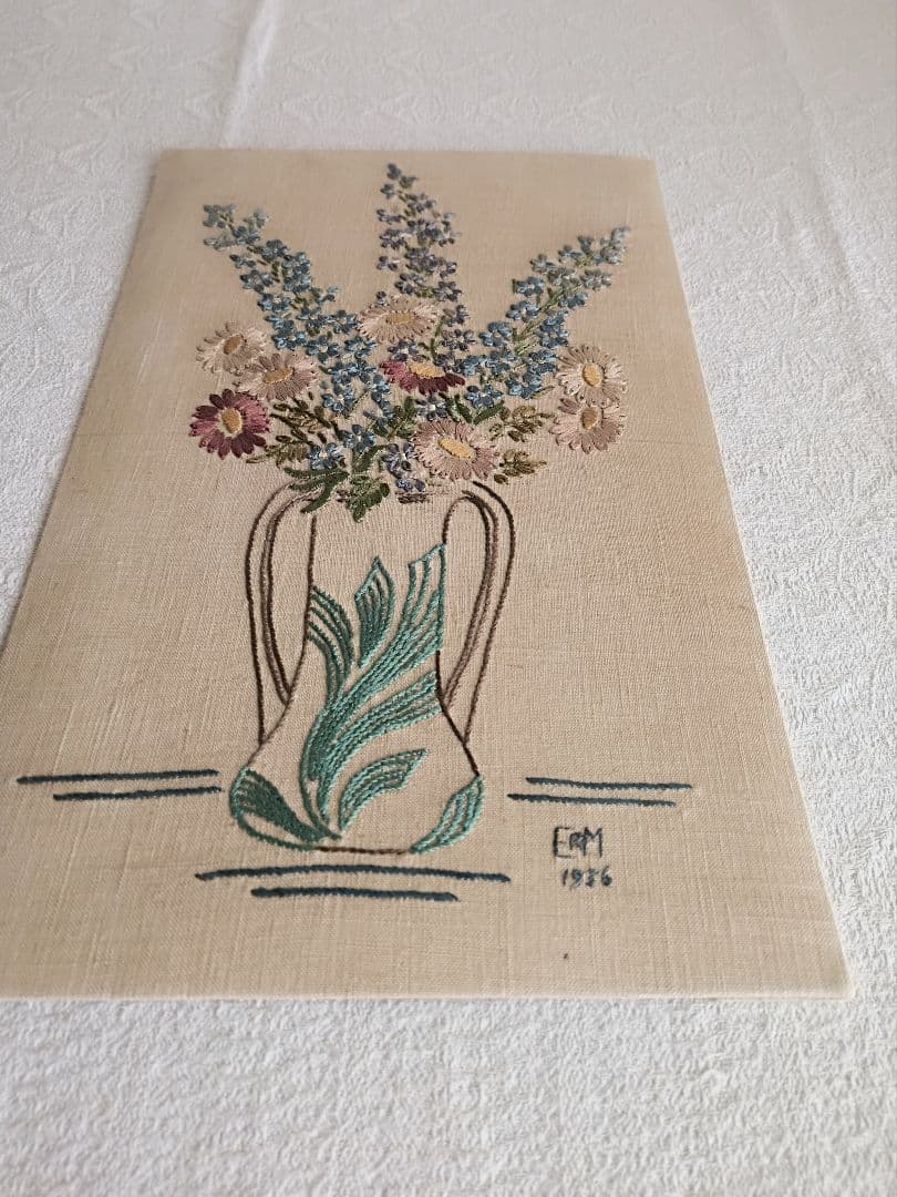 【ライラックさま】vintage picture ❀お花とフラワーベースの刺繍絵
