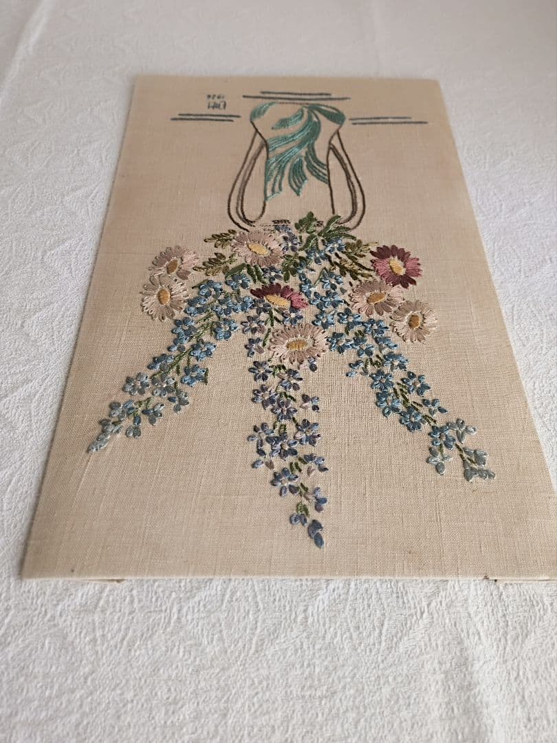 【ライラックさま】vintage picture ❀お花とフラワーベースの刺繍絵