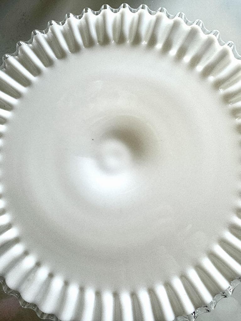 フェントン　ケーキスタンド　シルバークレスト　ミルクガラス　ペデスタル