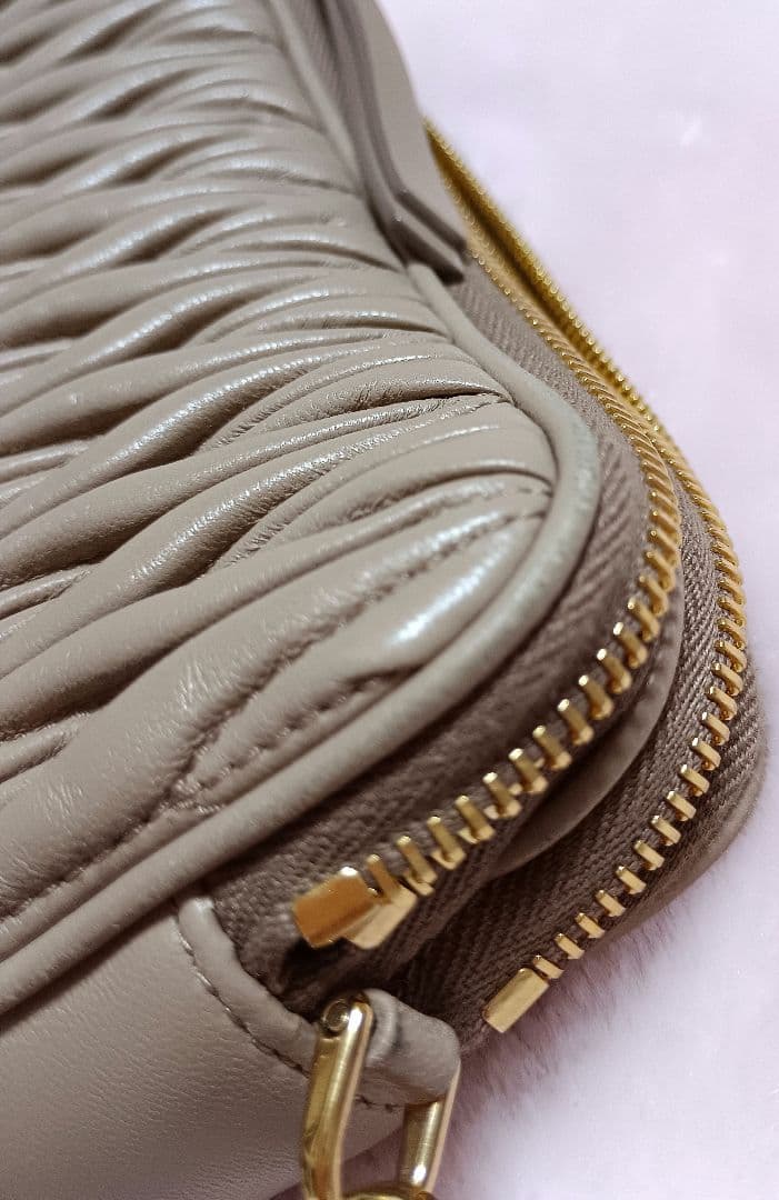 ♡MIU MIU マトラッセ・ナッパレザー・ミニバッグ