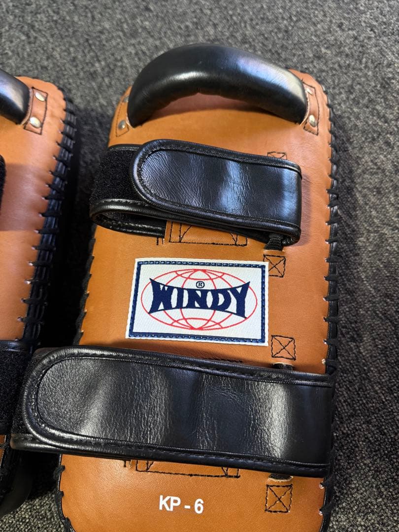 【極美品】 WINDY キックミット KP-6 キックボクシング ムエタイ