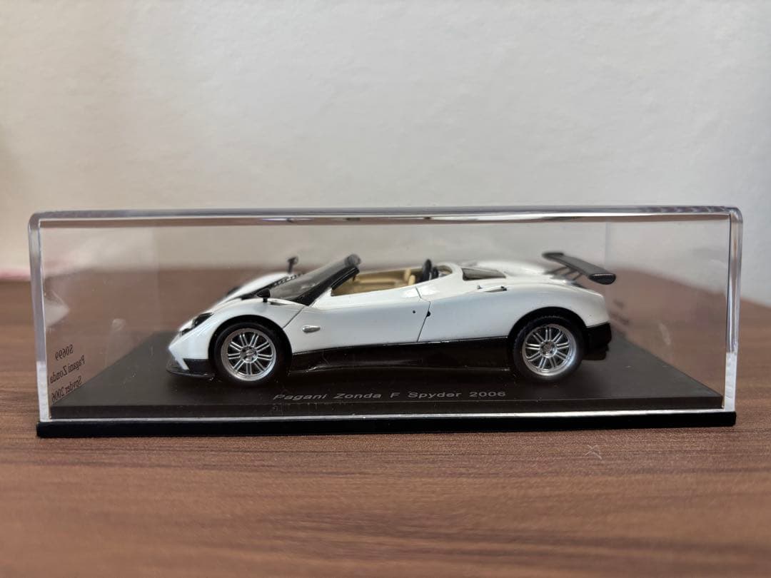 1/43 スパーク パガーニゾンダFロードスター