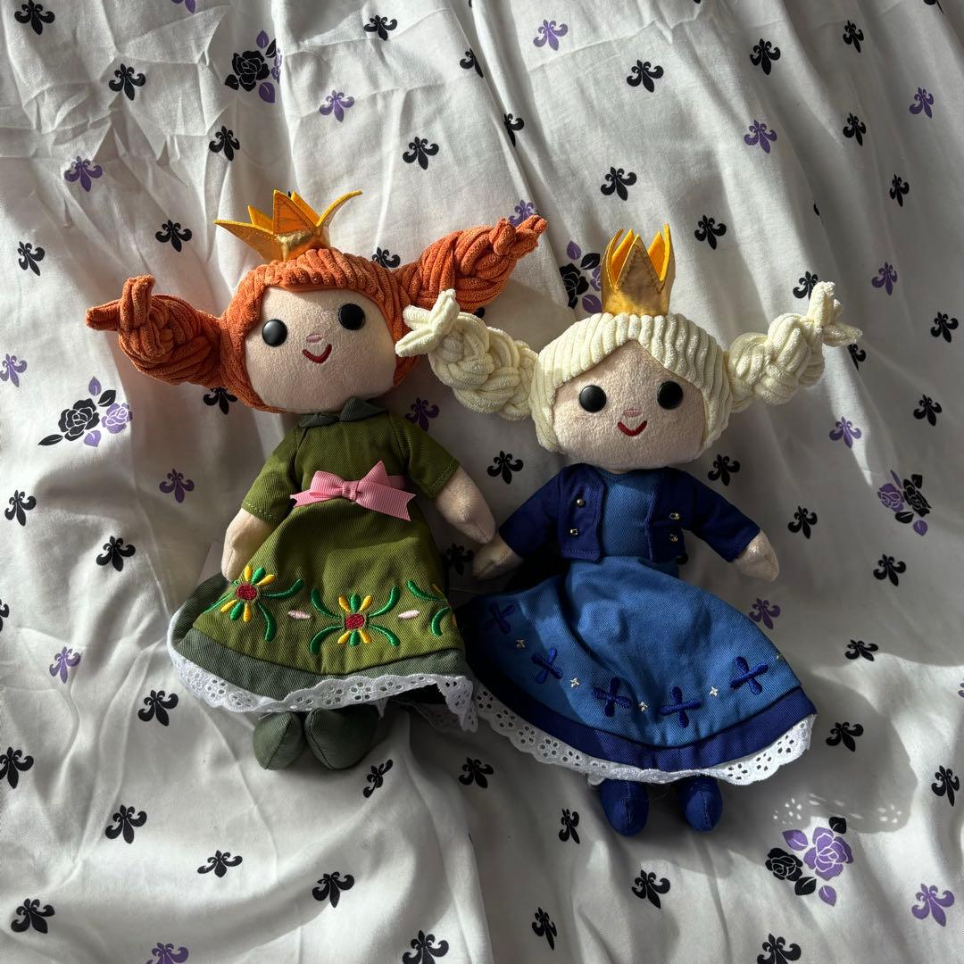 ファンタジースプリングス　非売品　カレンダー　ディズニー　2025 アナ雪