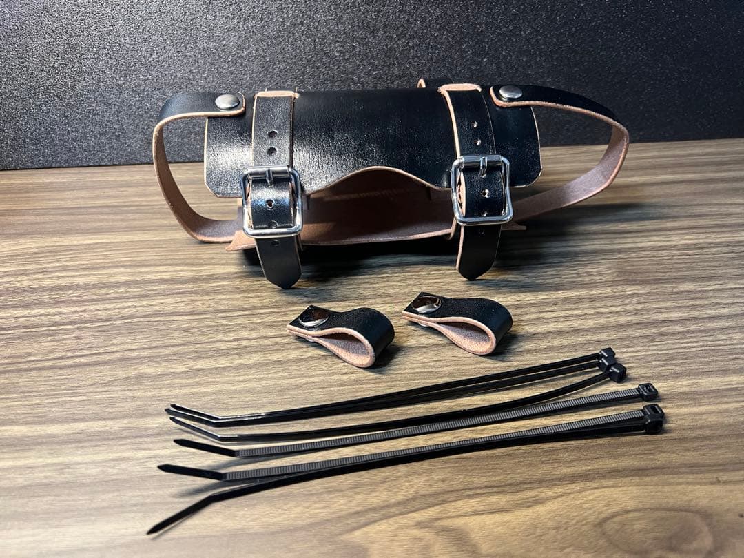 昭南皮革製　フューエルボトルホルダー　バイク　ガソリン携行缶　燃料タンク　携行缶