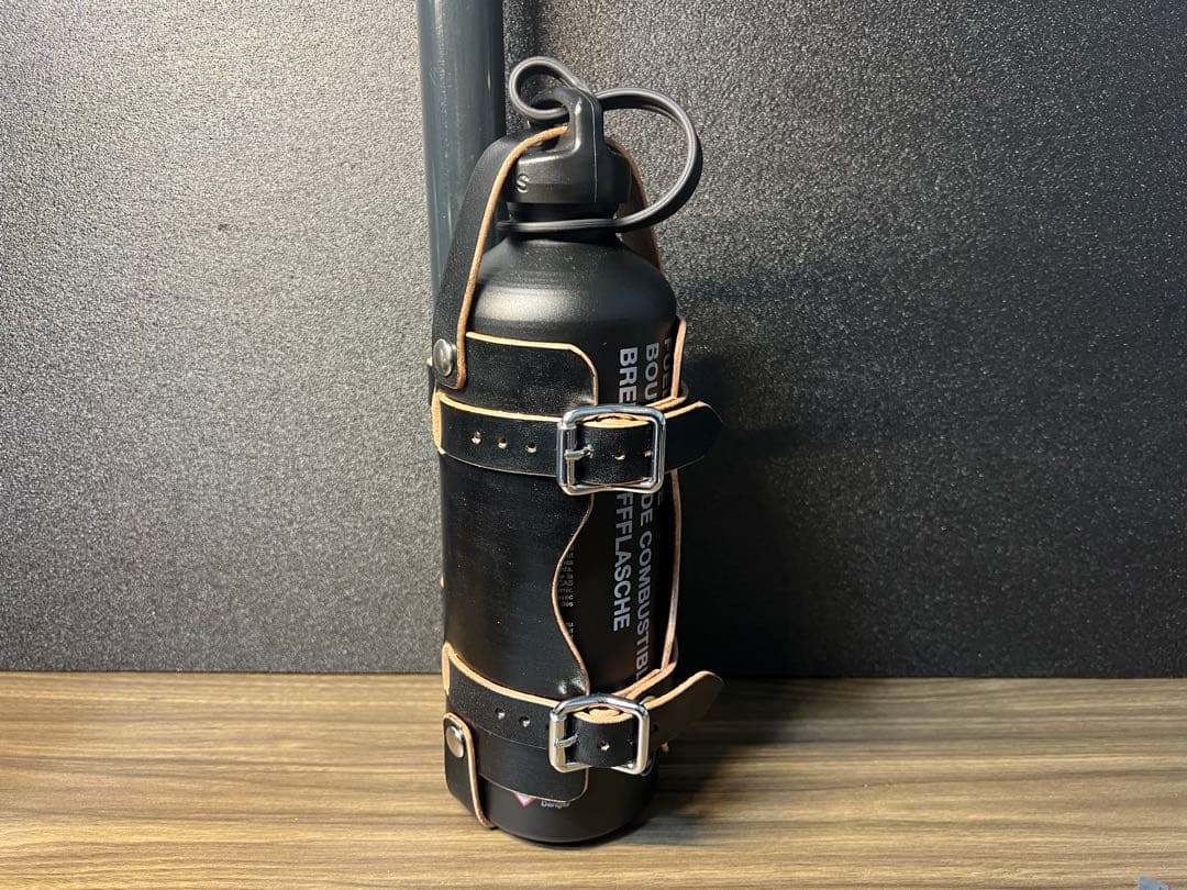昭南皮革製　フューエルボトルホルダー　バイク　ガソリン携行缶　燃料タンク　携行缶