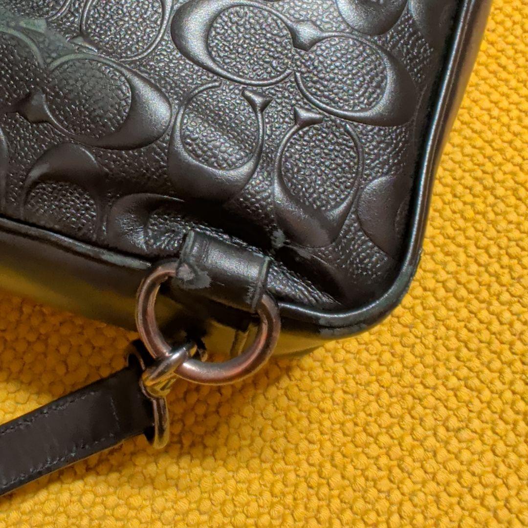 COACH ブラックエンボスショルダーバッグ