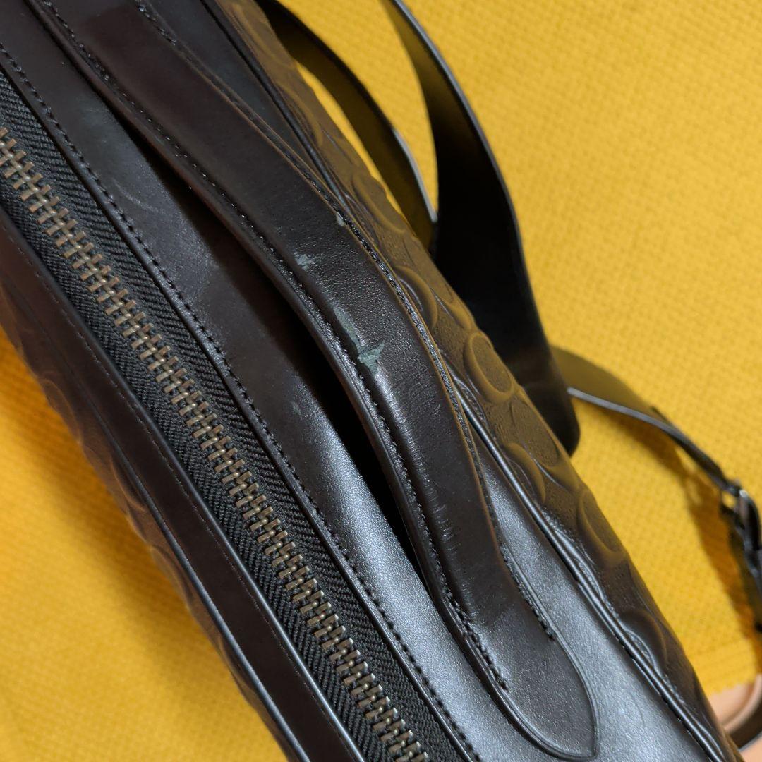 COACH ブラックエンボスショルダーバッグ