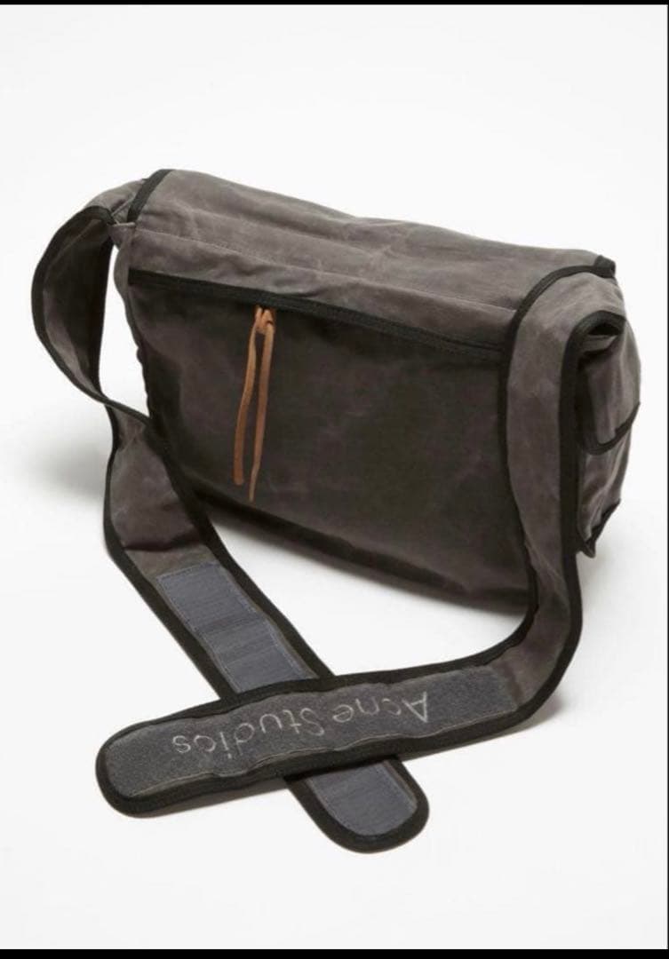 Acne Studios メッセンジャーバッグ