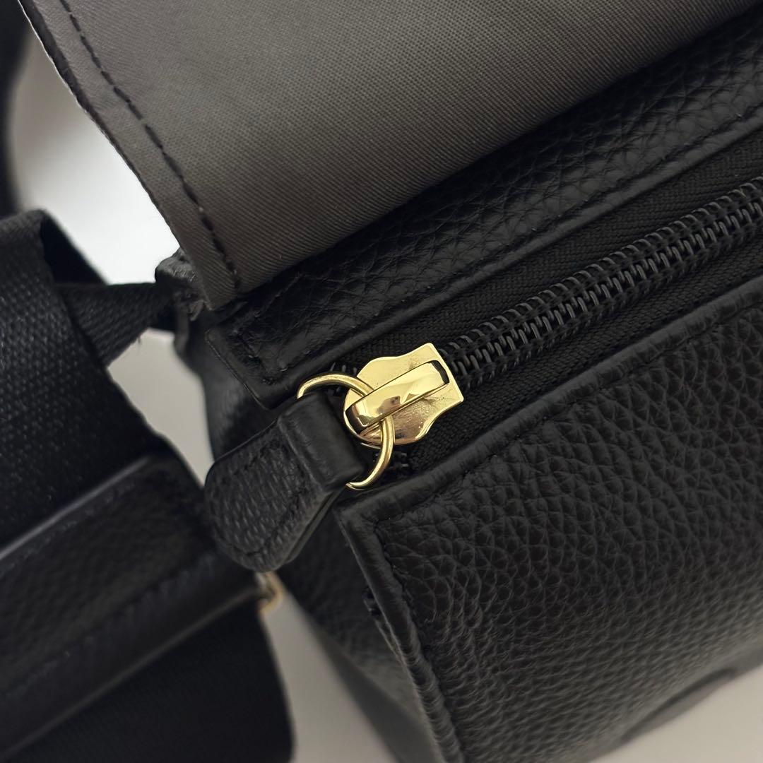 極美品 イアパピヨネ ワイドテープショルダーバッグ ボディバッグ 黒 ストーン