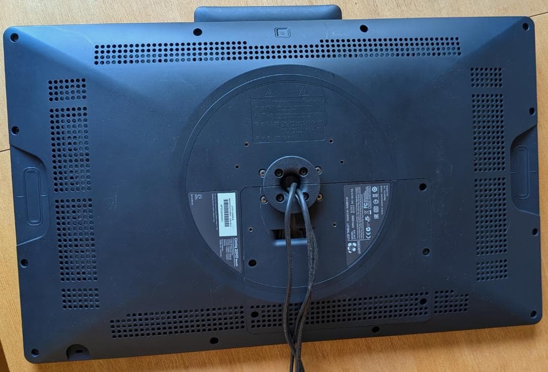 ディスプレイ・モニター本体 Wacom Cintiq 22HD TOUCH (DTH-2200/K)