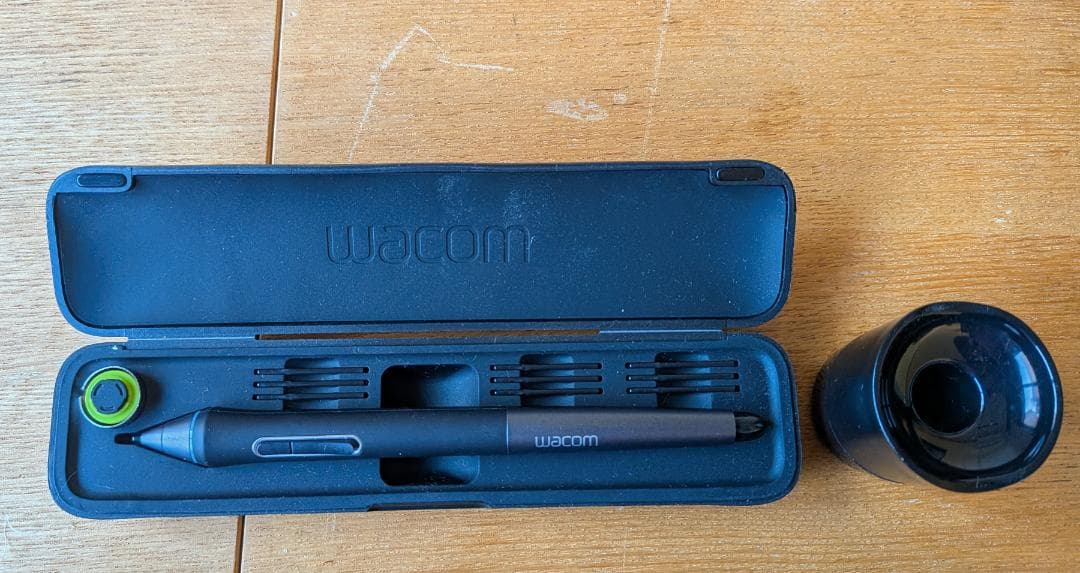 ディスプレイ・モニター本体 Wacom Cintiq 22HD TOUCH (DTH-2200/K)