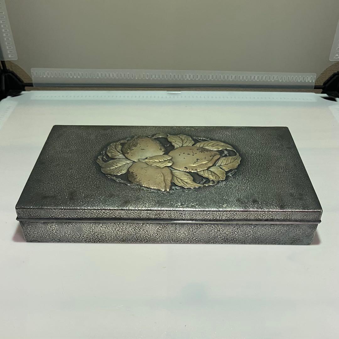 純銀宮本製 小物入れ 文箱 三桃の柄 306g