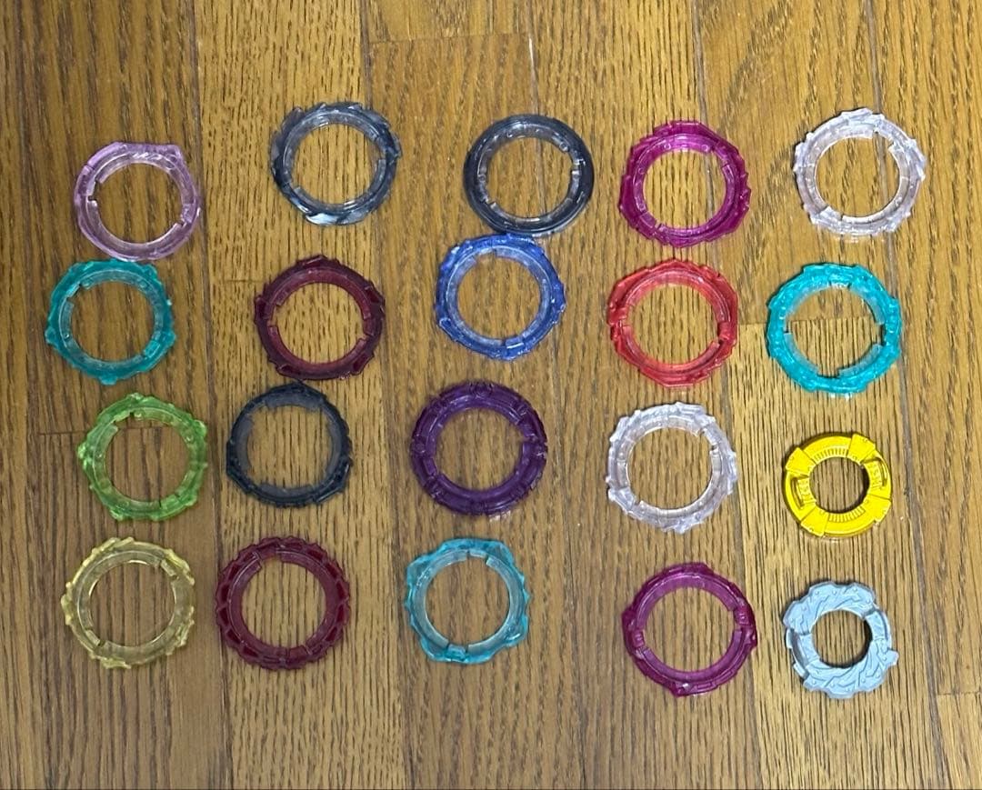 ベイブレードバースト 40個+ランチャー等 引退 まとめ売り