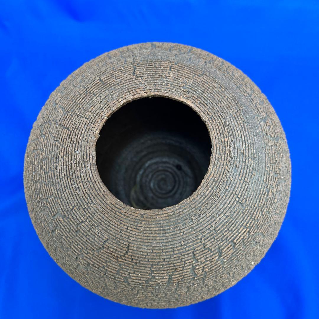 作家作品　テクスチャーのある陶器製球形花瓶