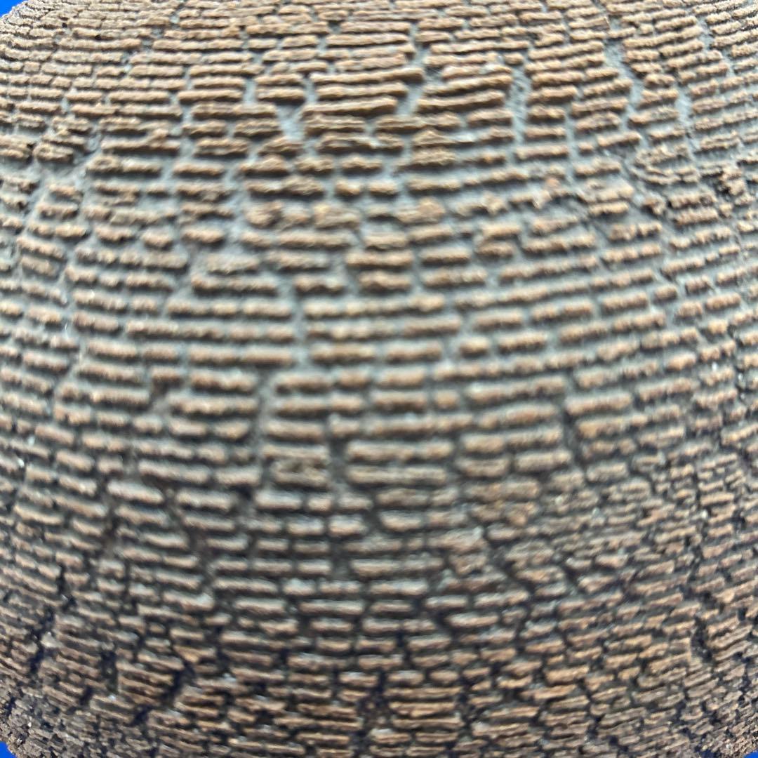 作家作品　テクスチャーのある陶器製球形花瓶