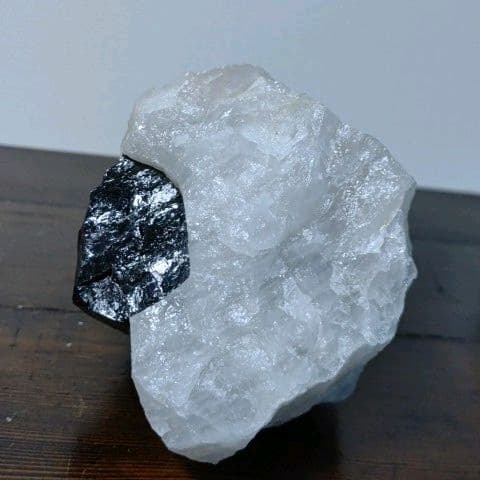 鉱物コレクション　鉄電気石（ショール）