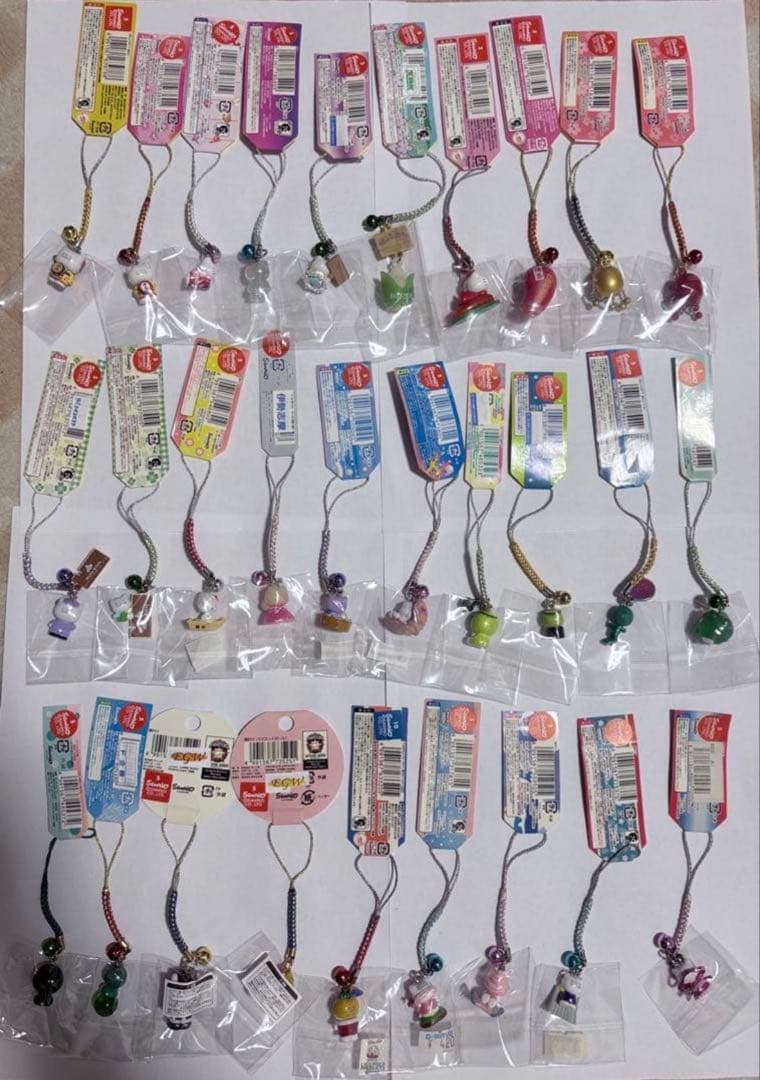 ハローキティ　ご当地　限定　ストラップ 根付　まとめ　60個