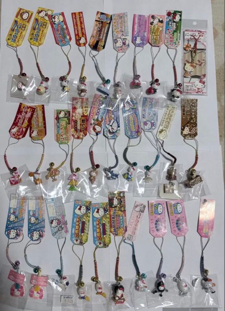 ハローキティ　ご当地　限定　ストラップ 根付　まとめ　60個