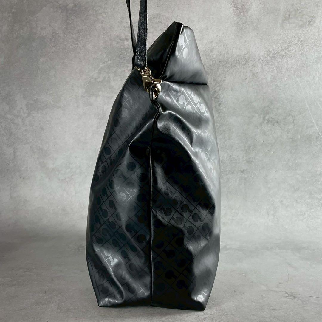 極美品　ゲラルディーニ　ソフティ　ブラック　ショルダーバッグ　斜め掛け　A4収納