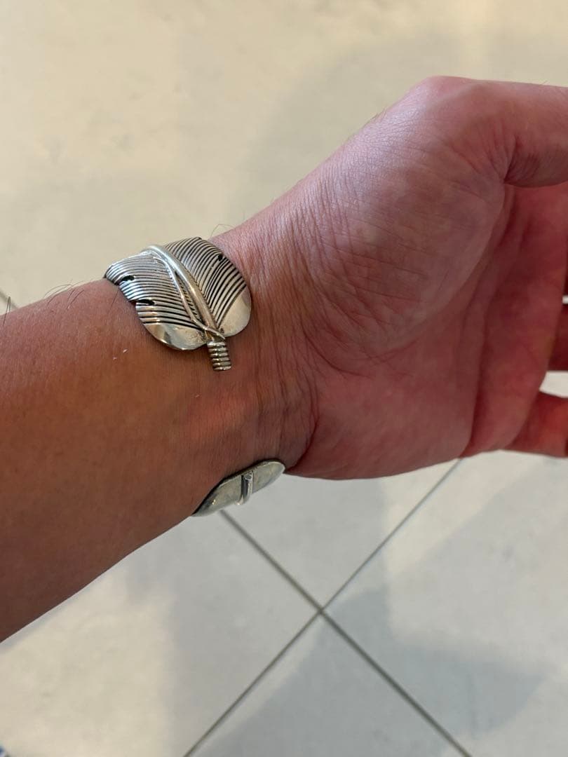 【24時間限定特価】ハーヴィーメイス　フェザーバングル 25mm