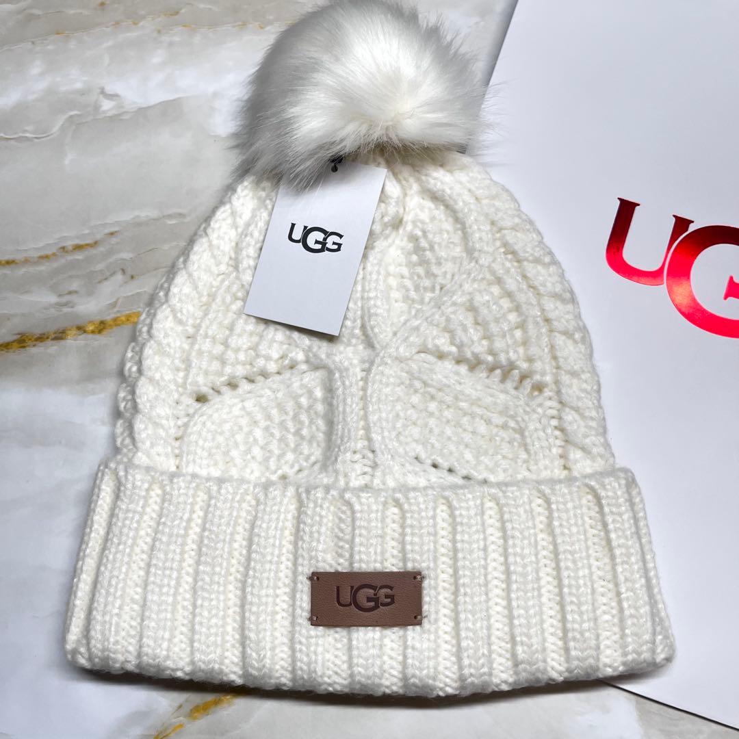 【新品未使用】UGG ポンポン付きニット帽 ホワイト　02