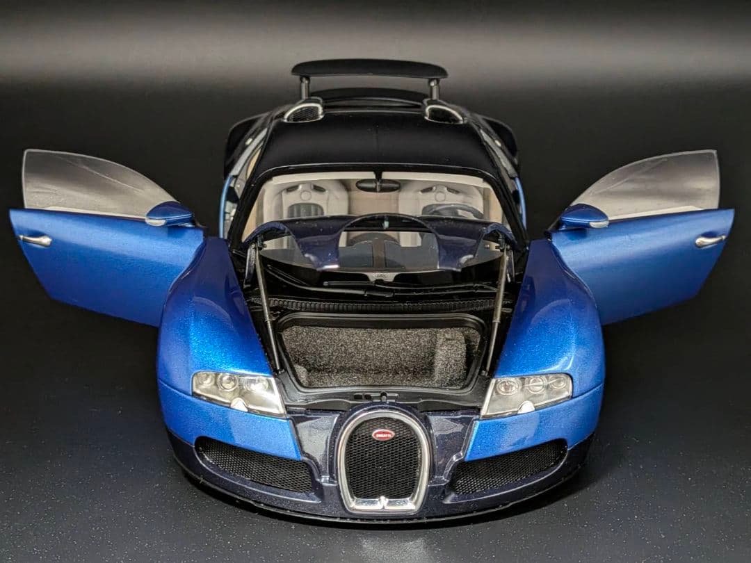 オートアート　1/18　ブガッティ・ヴェイロン