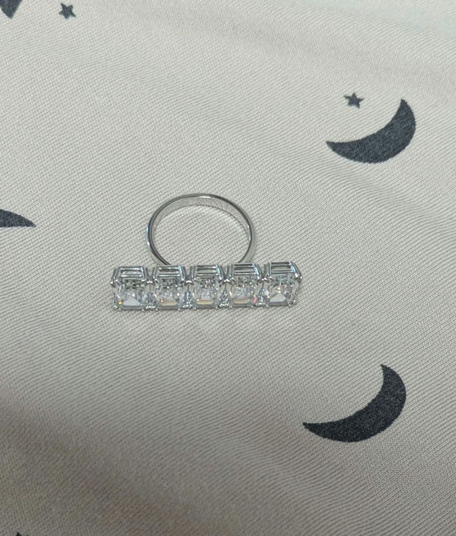 スワロフスキー　エメラルドカット5連リング