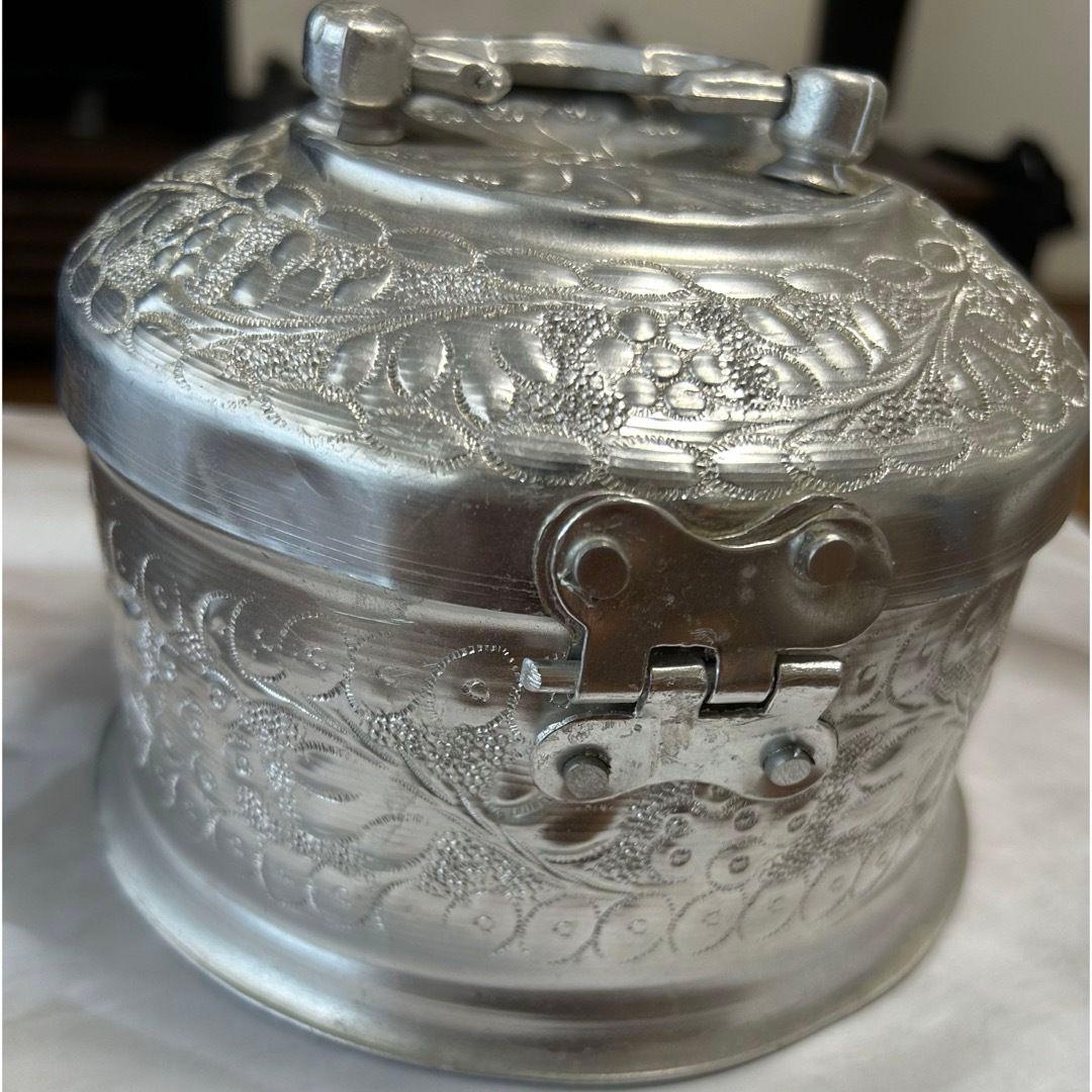 アルミ製茶釜 花柄彫刻