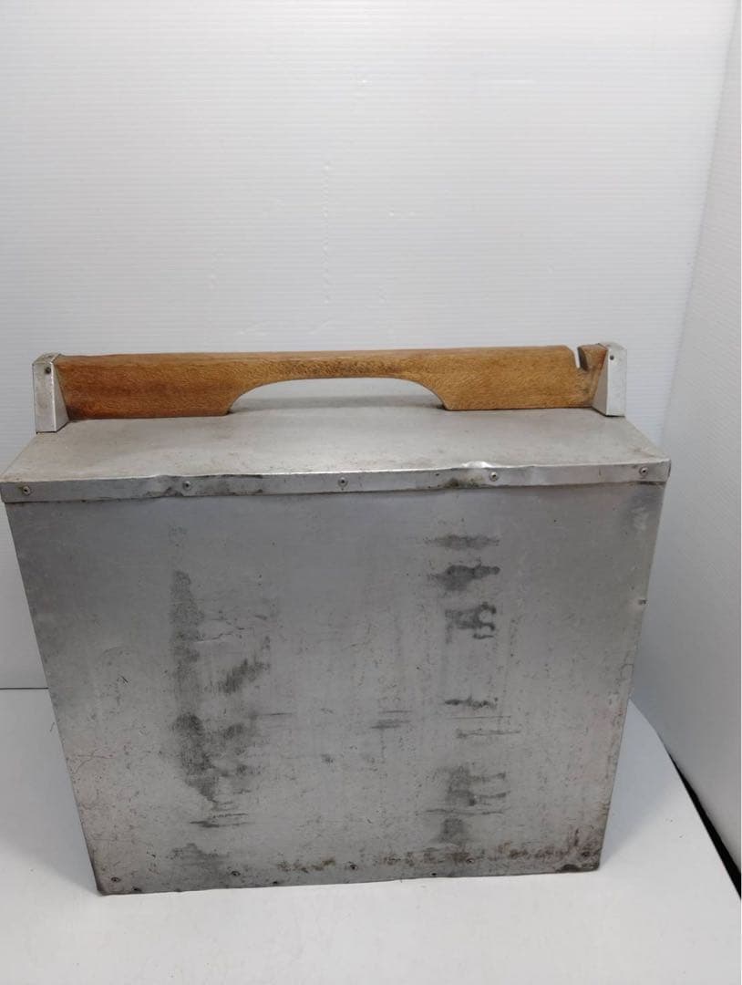 G2130【昭和レトロ】出前用 アルミ製 おかもち (木製棚/持ち手付き)