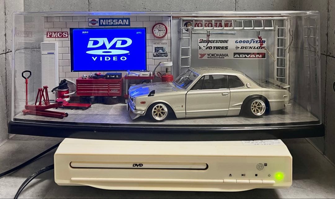 国産名車 1/24 ハコスカ カスタム モニター付 ガレージ ジオラマ DVD