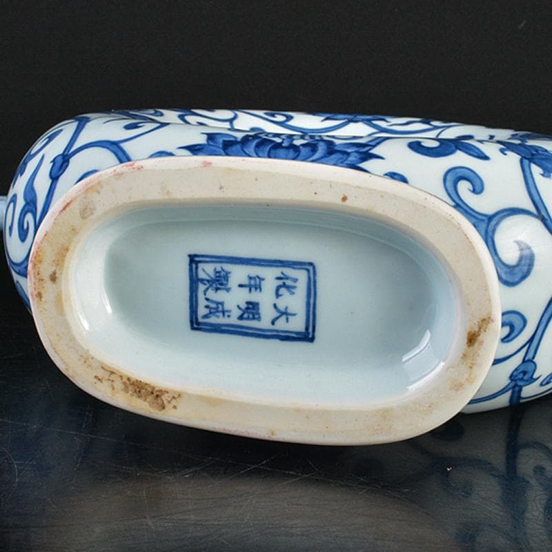 中国　大明成化年製　故宮博物院模造　青花　唐草文　龍持ち手　水注　VR7102B