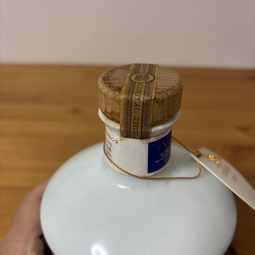 サントリーウイスキー　エクセレンス　有田焼　陶器ボトル　未開封