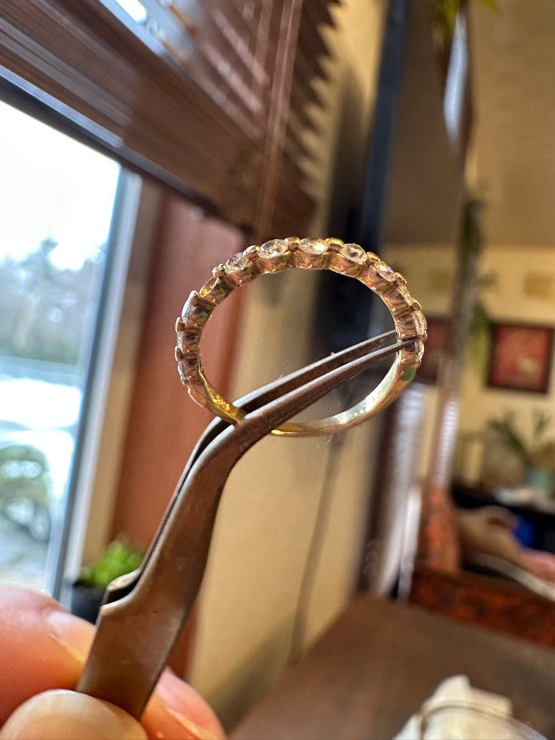 【18金+ダイヤモンド】ピンキーリング ダイヤの12粒のうち１つ欠損