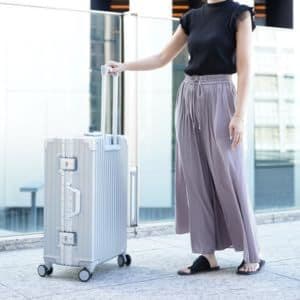 【16日まで値下げ！】スーツケースМ/黒/新品/ブラック/軽量/旅行