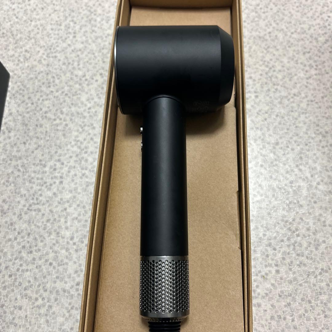 ほぼ未使用品 ダイソン ドライヤーHD08ULFBBNENT